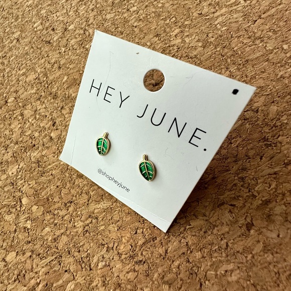 NEW IN BOX Hey June Earrings - Cute Leaf Design - Picture 2 of 3